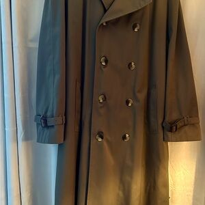 Joseph A. Banks -Size 43L Excellent condition.     Includes zip out lining..